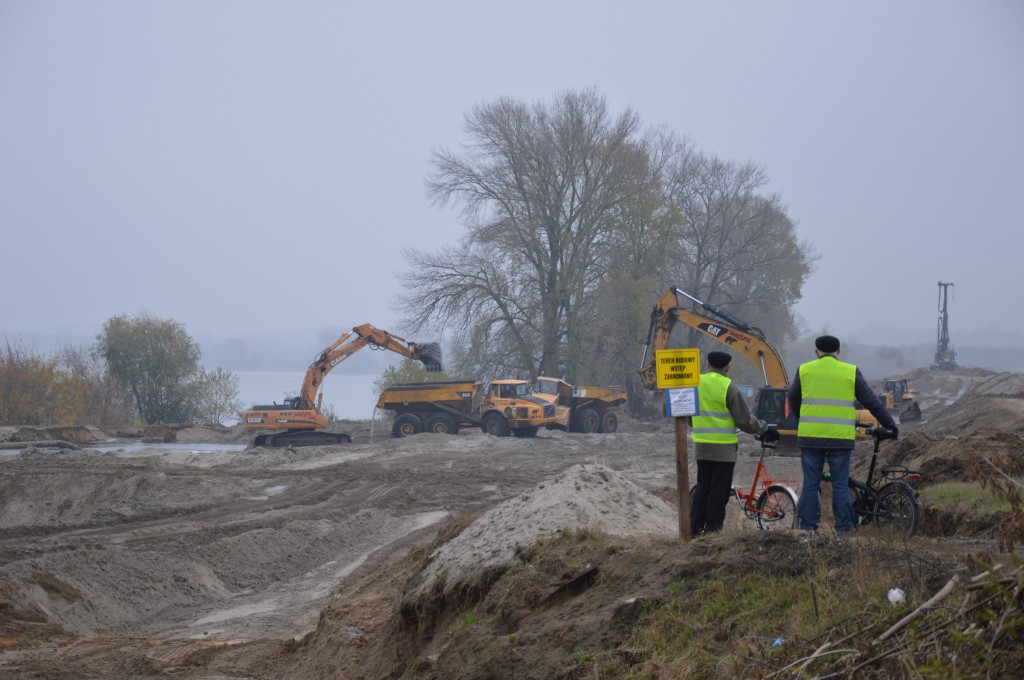 Wielka budowa nad Wisłą trwa