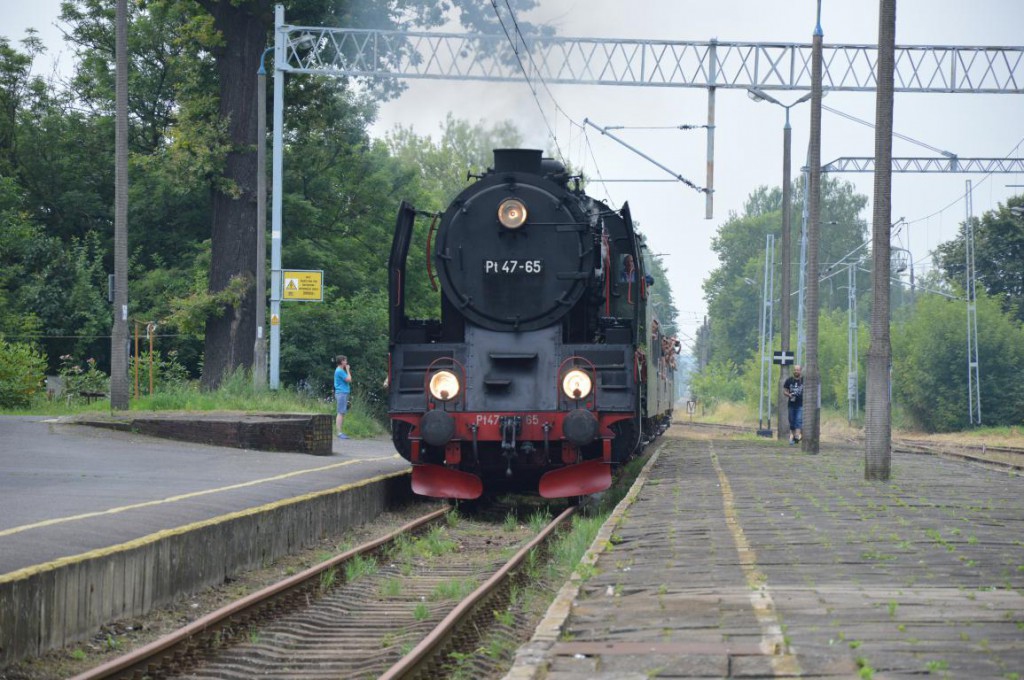 Zabytkowy pociąg z parowozem