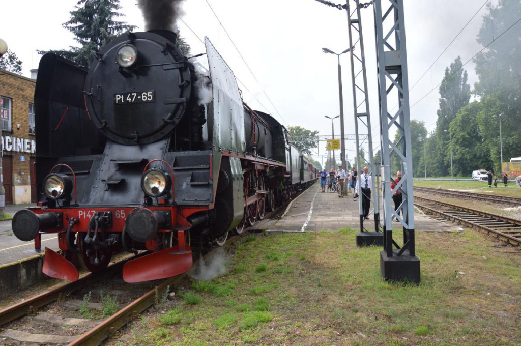 Zabytkowy pociąg z parowozem