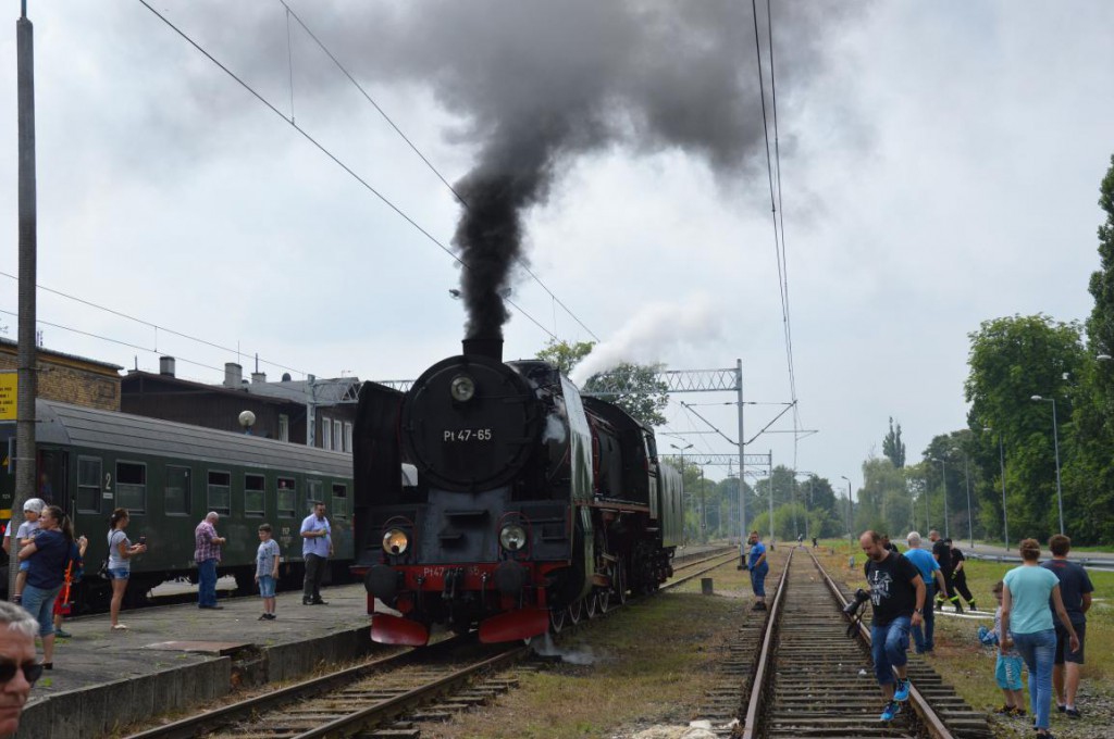 Zabytkowy pociąg z parowozem