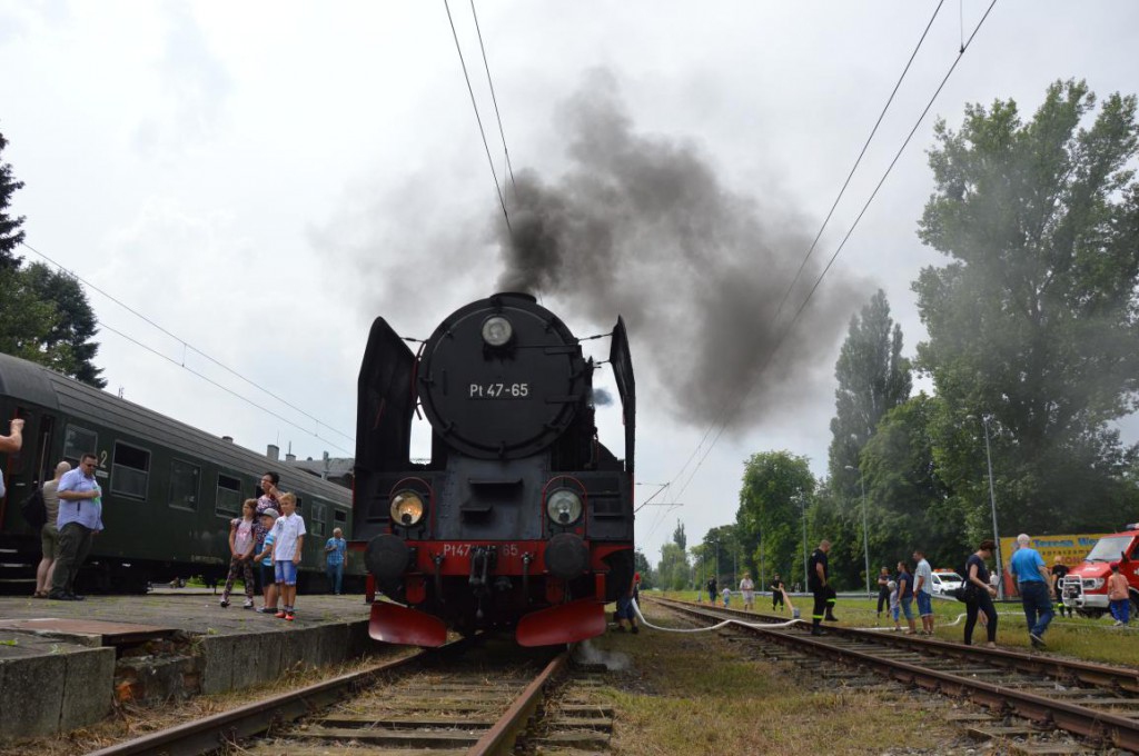 Zabytkowy pociąg z parowozem