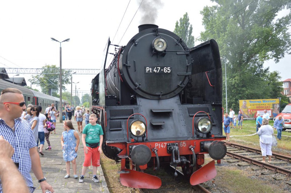 Zabytkowy pociąg z parowozem