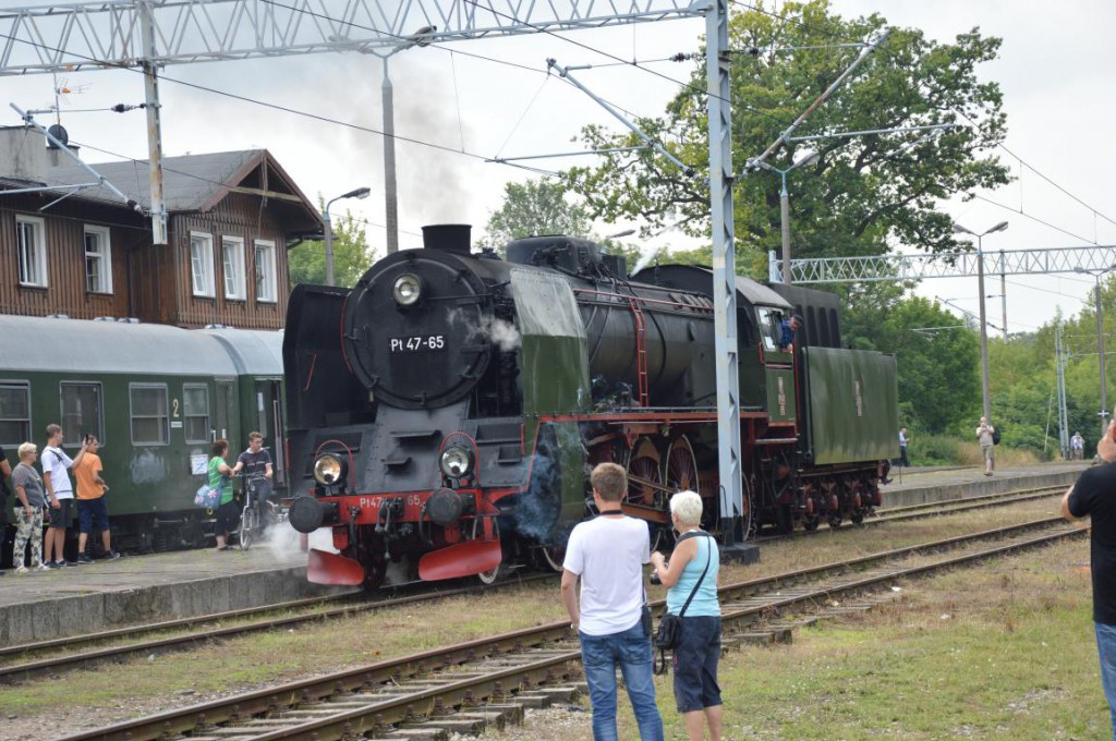 Zabytkowy pociąg z parowozem