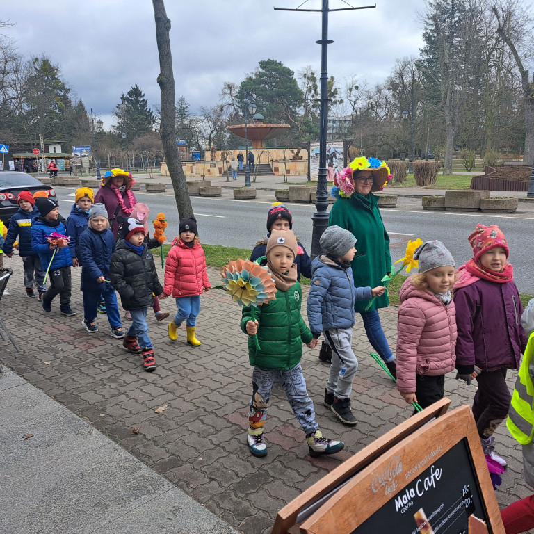 Przedszkolaki z Ciechocinka witają wiosnę