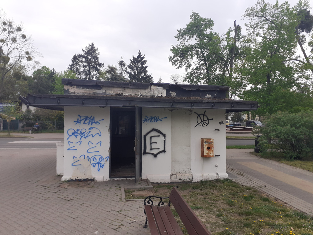 Budynek po kiosku RUCH przy Grzybku