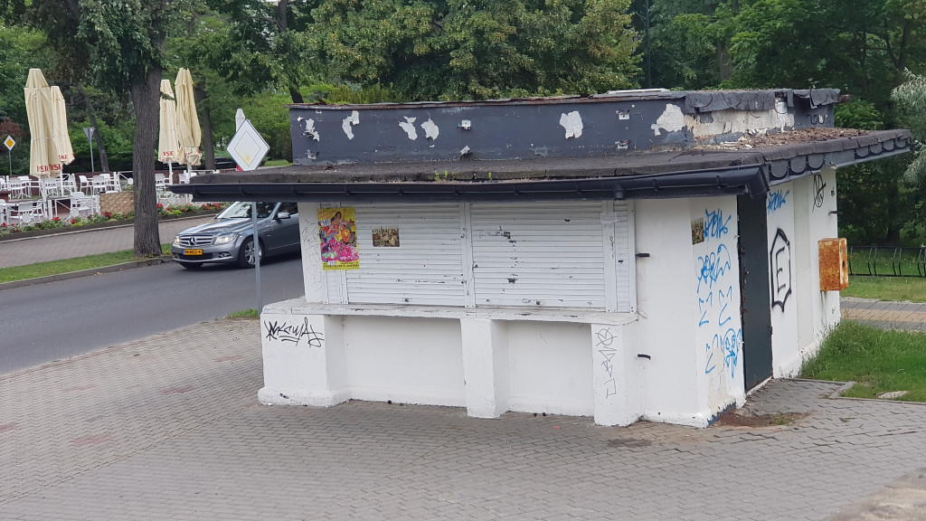 Budynek po kiosku RUCH przy Grzybku