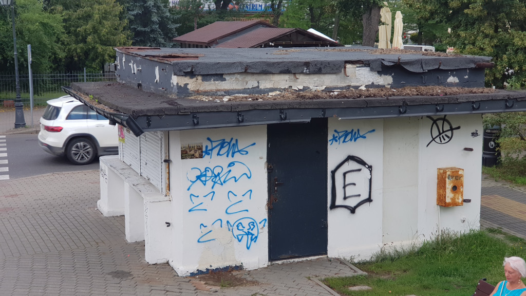 Budynek po kiosku RUCH przy Grzybku