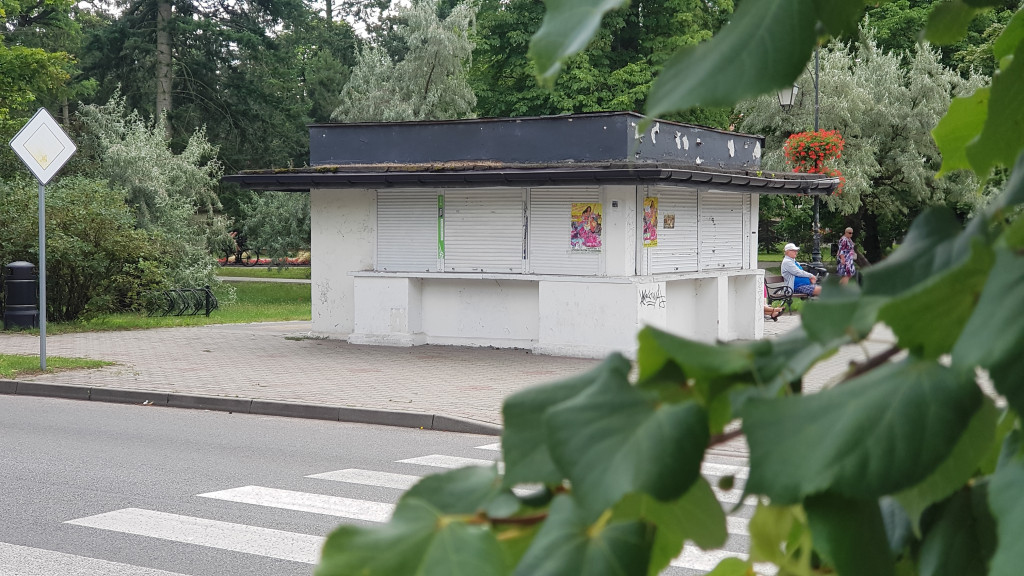 Budynek po kiosku RUCH przy Grzybku