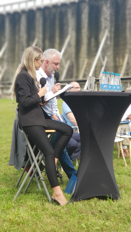 Konferencja prasowa pod Tężniami