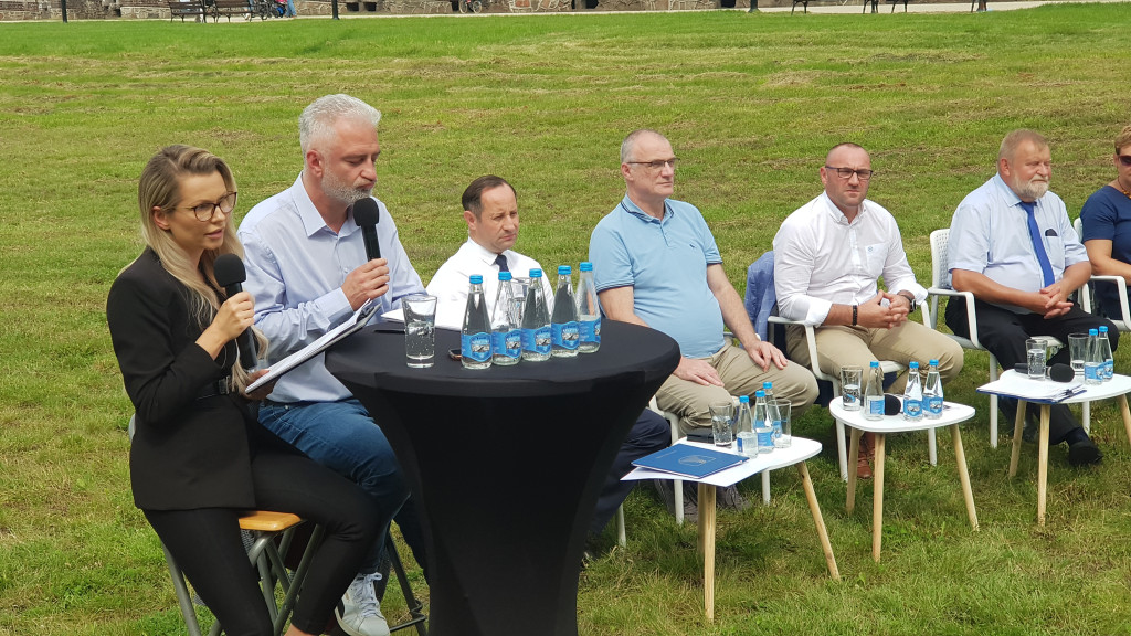 Konferencja prasowa pod Tężniami