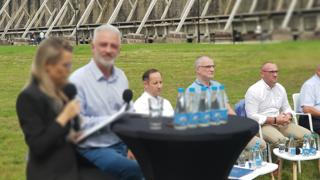 Konferencja prasowa pod Tężniami