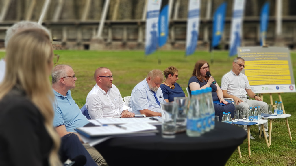 Konferencja prasowa pod Tężniami