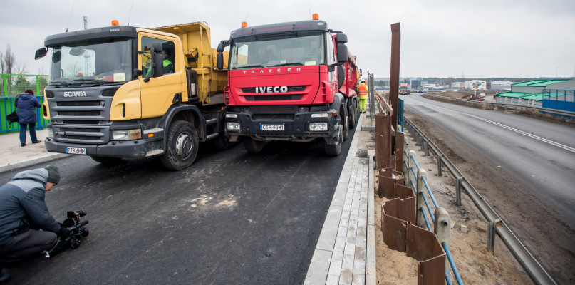 Na nowy wiadukt na Łódzkiej wjechały aż 32 tony