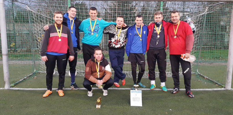 Turniej piłkarski "Zakończenie Sezonu na Orliku" wygrała drużyna Jedyna Ciechocinek. Fot. OSiR Ciechocinek