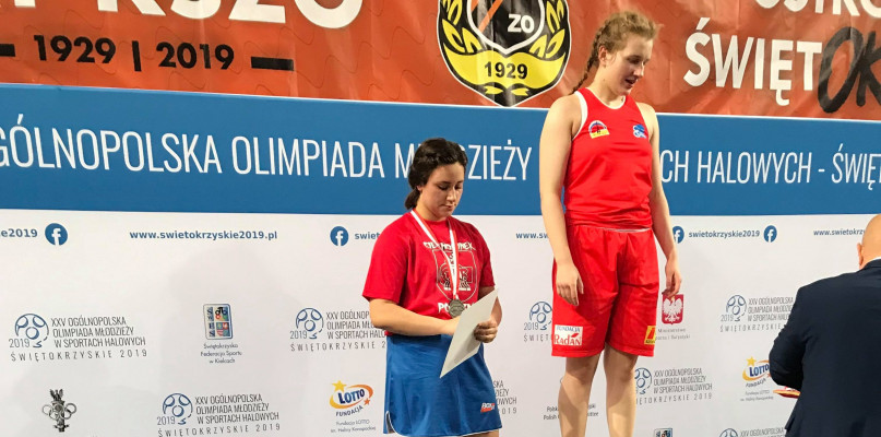 Patrycja Kwiatkowska (z lewej) uległa tylko w finale swojej rywalce z Gliwic podczas Ogólnopolskiej Olimpiady Młodzieży w Ostrowcu Świętokrzyskim.