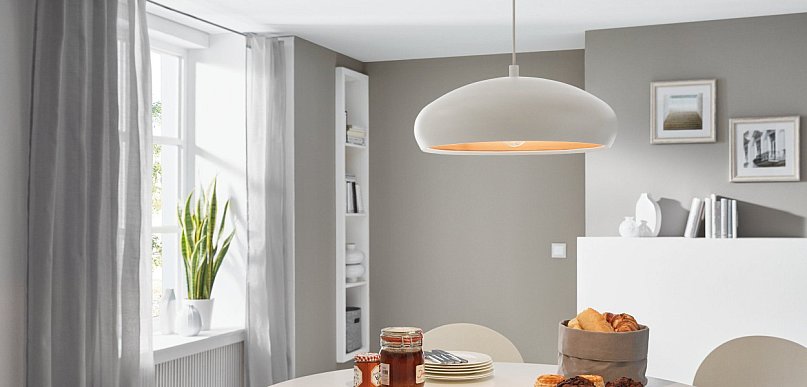 Jakie lampy sufitowe nad stolik kawowy wybrać?