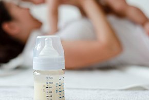 Groźna bakteria w mleku dla niemowląt. Nie podawaj dzieciom!-9208