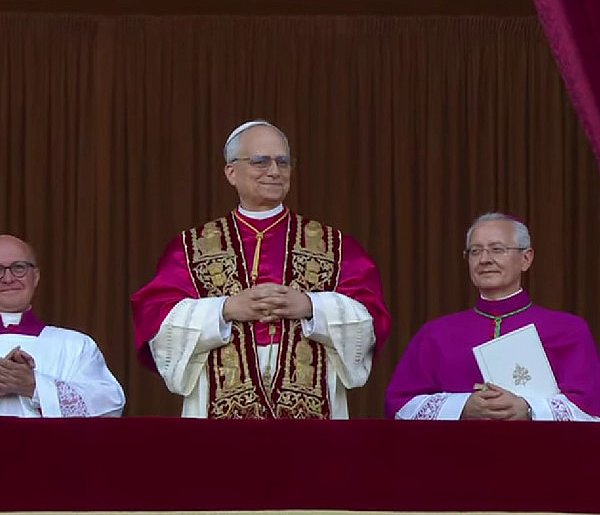 Nowy papież ukazał się światu. Takie przyjął imię!-12132
