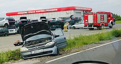 Makabryczny wypadek w Stawkach: Opel doszczętnie skasowany przy złomowisku-12392