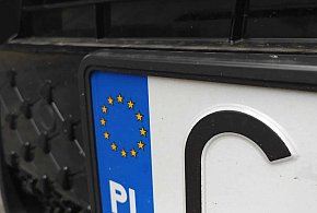 Rejestracja auta przez internet i koniec z przynoszeniem tablic. Rząd przyjął...-12714