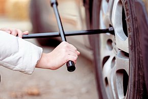 Z pozoru drobiazg, a może skończyć się tragedią. Urząd ostrzega kierowców-13832