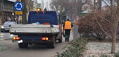 Mieszkanka Ciechocinka alarmuje: Jazda pojazdów miejskich po chodniku-13946