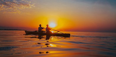 Zdrowy kręgosłup i aktywny wypoczynek: Kajaki na Mazurach dla osób 50+