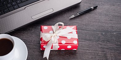 Świąteczna paczka może stać się problemem. Skarbówka patrzy z ukrycia-13997