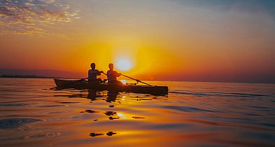 Zdrowy kręgosłup i aktywny wypoczynek: Kajaki na Mazurach dla osób 50+