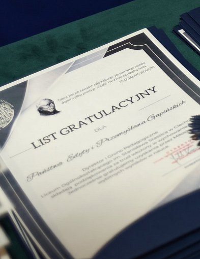 Łzy i wzruszenie w Ciechocinku. Tak maturzyści żegnali swoje LO! [ZDJĘCIA]