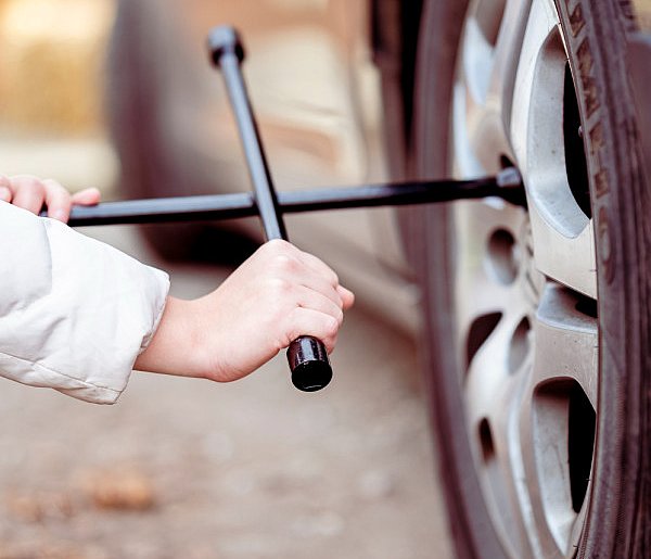 Z pozoru drobiazg, a może skończyć się tragedią. Urząd ostrzega kierowców-13832