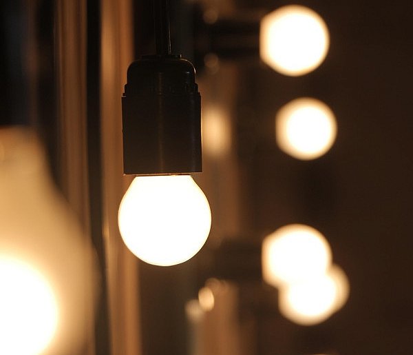 Rachunki za prąd pójdą w dół. Rząd usuwa opłatę doliczaną od lat-14007