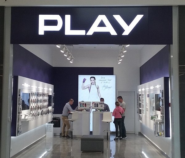 Potężna kara dla Play. Sieć ma zwrócić klientom pobrane środki-14097