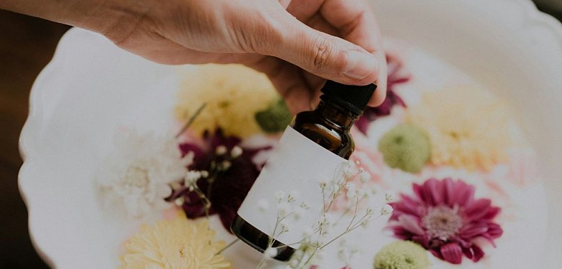 Aromaterapia – od starożytnych praktyk do współczesnych metod relaksu