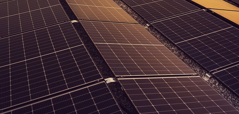 Klemy i moduły fotowoltaiczne w jednym spójnym systemie