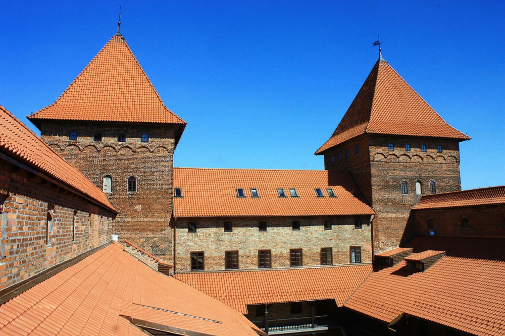 Wieże zamku w Nidzicy, źródło: commons.wikimedia.org, aut. Dawid Galus