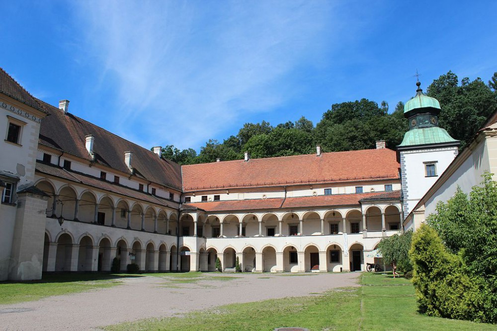 Zamek w Suchej Beskidzkiej, źródło: commons.wikimedia.org, aut.Rafał M. Socha